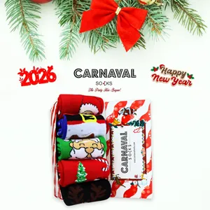 Ensemble cadeau de Noël 5 pièces, serviette et chaussettes à motifs de Noël - Product Image 1