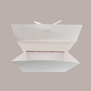 Bolsa de Regalo de Satén Blanco con Cierre de Velcro 24+11x21 cm Juego de 10 Piezas - Product Image 3