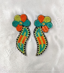 Bijoux de mode Boucles d'oreilles brodées de perles de rocaille d'Inde Boucles d'oreilles multicolores faites à la main pour femmes et filles - Product Image 3