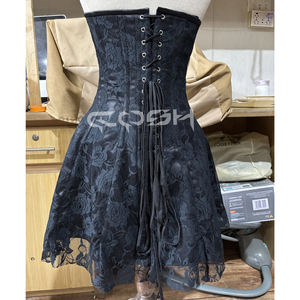 Robe de soirée mini en satin noir avec corsage en dentelle florale et décolleté cœur, style patineuse - Product Image 6