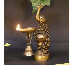 Elegante Soporte de Latón para Diya con Diseño de Pavo Real para Decoración, Estilo Interior, Lámpara de Aceite de Latón con Aspecto Antiguo de Pavo Real al Mejor Precio por Proveedor - Product Image 1