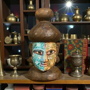 Tête de Bouddha en bois peinte à la main de style bohème, design artisanal en bois - Product Image 2