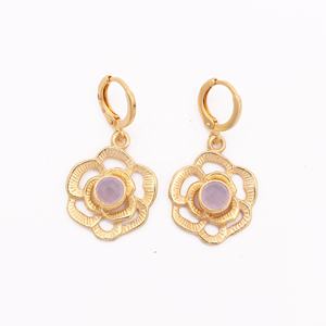 Pendientes de aro hechos a mano con piedras preciosas de ónix verde, forma redonda chapada en oro, estilo de flor texturizada, joyería de gota de moda - Product Image 5