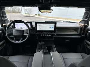 SUV Eléctrico Usado 2024 2X AWD R20 Automático Volante a la Izquierda Cuero Oscuro ACC Sin Accidentes En Buen Estado - Product Image 5