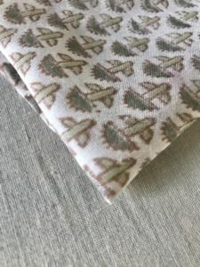 ผ้าฝ้ายพิมพ์ลายด้วยมือ – ลายบูติทั่วผืน |   ผ้าทอแบบดั้งเดิมของอินเดียสีเขียวมะกอกและสีเขียวมอส - Product Image 3