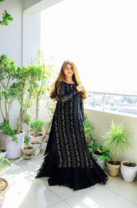 Ensemble indien à paillettes brodées Sharara Gharara Kurti Designer pakistanais vêtements ethniques 3 pièces en tissu Georgette cousu - Product Image 3