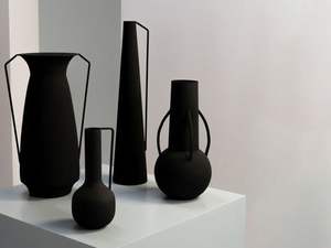 Vase à fleurs en métal au design antique avec des motifs complexes et un vase à fleurs en métal à l'attrait vintage intemporel - Product Image 2