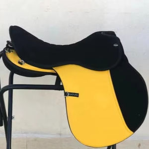 อานม้าสังเคราะห์สถานะ18นิ้วสีดำพร้อมเหล็กป้องกันสนิมภายในต้นไม้พลาสติก - Product Image 1