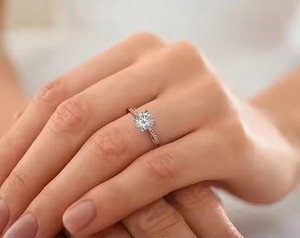 Bague de fête d'anniversaire de mariage en diamant Moissanite original en or jaune et blanc 14 carats 3mm 2 carats personnalisable en usine - Product Image 3