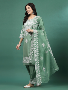 Conjunto de Kurta, Palazzo y Dupatta de Rayón con Bordado Verde para Mujer, Estilo A-Line Elegante y Recto, Vestidos Modernos al por Mayor - Product Image 5