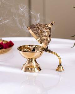 Brûleur d'encens en laiton sculpté pour les maisons traditionnelles, ajoutant une beauté culturelle avec une libération de parfum doux pour un environnement paisible - Product Image 3