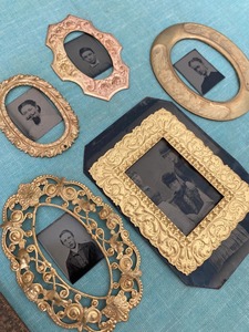 Cadre photo en métal de style royal vintage, porte-photo élégant pour la décoration de la maison, affichage de table, cadeaux de mariage, souvenirs - Product Image 1