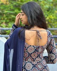 Colección de Invierno 2024 y Verano de Ropa Urbana de Talla Grande con Estampado de Piel Sintética y Manga Larga Estilo Indio y Pakistaní - Product Image 4