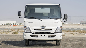 Excellente opportunité d'investissement 2024 HINO 300 3711 SC Châssis Diesel 4.0D Volant à gauche Sièges en tissu Intérieur clair BLANC - Product Image 5