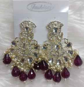 Pendientes de alta demanda de la India Joyería de moda para mujeres Trajes de trabajo de uso diario y looks de día Casuales - Product Image 1