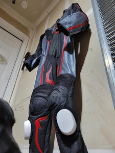 Combinaison de course sur piste en cuir rouge/blanc pour moto, nouvelle, homologuée CE, protection personnalisée, respirante, été/hiver, en solde - Product Image 6