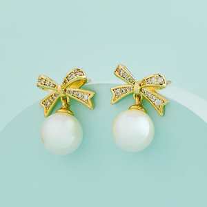Pendientes de Aro con Perlas, Modelo 192705, Estilo Religioso y Moderno, Hechos de Aleación de Zinc y Acero Inoxidable, Ideales para Fiestas y Regalos - Product Image 1