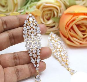 ต่างหูดีไซน์หรูหรา ประดับด้วยเพชร CZ ชุบทองคุณภาพพรีเมียม สวยงามโดดเด่น เหมาะสำหรับงานแต่งงานและงานปาร์ตี้ สำหรับผู้หญิงและเด็กผู้หญิง - Product Image 1