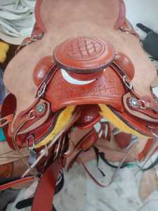 Silla de montar de cuero premium hecha a mano para carreras, estilo western e inglés, con estructura de madera/fibra de vidrio/plástico, personalización disponible - Product Image 2