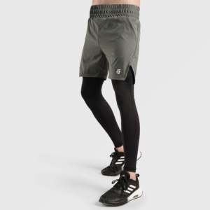 กางเกงขาสั้น Ray Sporty Cargo รุ่น 2.0 ผลิตจากโพลีเอสเตอร์ 100% ความยาวขาใน 5 นิ้ว เอวยางยืด ปักโลโก้ มีสีเทาให้เลือก - Product Image 1