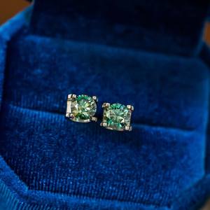 ต่างหูเงิน 925 ประดับเพชรโมอิสซาไนต์สีเขียว 2 กะรัต - Product Image 5