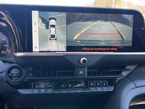 ใช้อย่างประณีต2025โตโยต้าคราวน์แพลตตินัม4dr ซีดาน AWD - Product Image 3