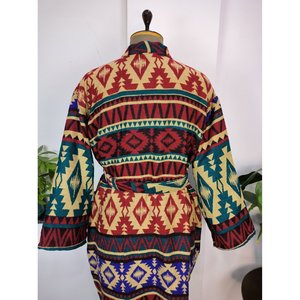 ชุดกิโมโน/เสื้อคลุมแบบยูนิเซ็กซ์ สีเบจแดง พร้อมลายพิมพ์ดอกไม้หรูหราแบบเมืองและลายเรขาคณิตเพชร ผลิตจากผ้าขนสัตว์ผสมขนจามรี - Product Image 6