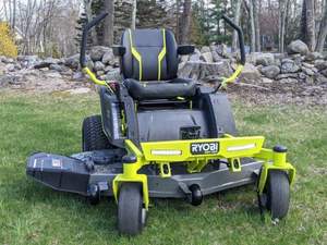 Tondeuse autoportée électrique Ryobi 48V HP sans balais, 54 pouces, batterie 115 Ah, à braquage zéro - Product Image 2