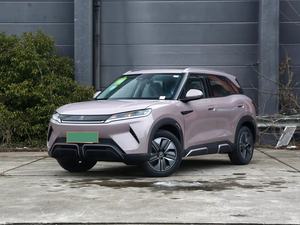 SUV Eléctrico Familiar de Alta Calidad, Transmisión Automática, Rines R17, Exterior Oscuro, Autonomía de 601-700 km, Batería de 50-70 kWh - Product Image 4