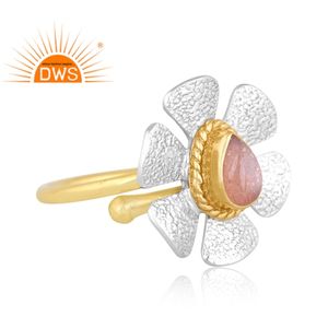 Anillo Apilable de Última Moda con Diseño Artesanal, Chapado en Oro de 18K, con Piedra Lunar Melocotón y Gemas Florales, Fabricante de Joyería Demi - Product Image 2
