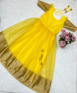 Fusion de mode: Style pakistanais Salwar Kameez - Fusion de styles traditionnels et modernes, créant une mode chic et élégante - Product Image 2