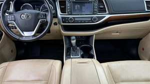 โตโยต้า ไฮแลนเดอร์ ลิมิเต็ด แพลตตินัม V6 AWD ปี 2018 มือสอง - Product Image 1