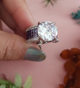 Bague de créateur tendance de meilleure qualité avec finition argentée pour la fonction et la collection de vêtements de mariage pour femmes - Product Image 4