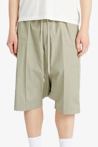 Elegantes pantalones cortos informales beige para hombre con cintura con cordón, perfectos para uso diario, trajes de verano y looks de calle relajados - Product Image 2