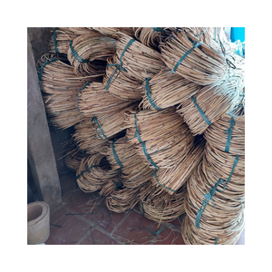 Caña y Poste de ratán ecológico: material duradero y sostenible para el diseño de muebles de interior y exterior - Product Image 1