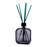 Bouteille en verre au design épuré avec bouchon, 260 ml, forme carrée, flacon diffuseur vide avec bâtonnets en rotin pour la décoration intérieure