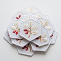 Badge hexagonal vintage sablier en sergé bleu marine avec bordure marine, thermocollant, pour la création de patchs personnalisés en gros