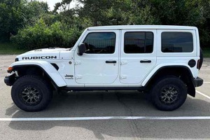 Jeep Wrangler Serie 2024 Modelo Premium, Auto Usado, Volante a la Izquierda, Asientos de Cuero, Cámara Trasera, Pantalla Táctil, Faros de Xenón, Euro IV - Product Image 4