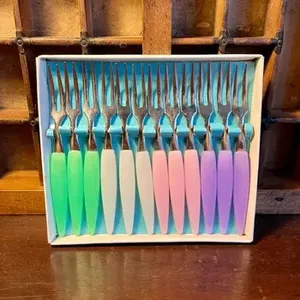 Ensemble de couverts de table de restaurant en acier inoxydable, fourchette, couverts avec un design moderne et des couleurs personnalisées pour les hôtels - Product Image 4