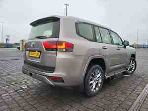 Toyota Land Cruiser 300 GXR SUV d'occasion à faible kilométrage, édition XTREME - Product Image 3