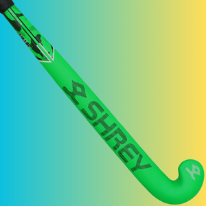 Palo de hockey sobre césped de carbono compuesto diseñado para un rendimiento equilibrado, ligero, flexible y con un agarre superior y una sensación de comodidad. - Product Image 2