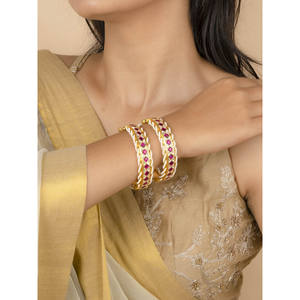 Une paire de bracelets fins en or plaqué Jadau Kundan rose avec fermeture à vis, tailles 2,4-2,8 MB180YP - Product Image 3