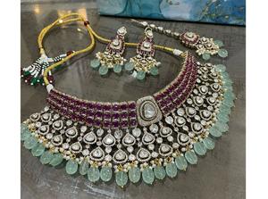 Ensemble de collier de luxe de la meilleure qualité plaqué or avec pierres Kundan, look de collier avec boucles d'oreilles et tikka pour collection de vêtements de mariage pour femmes et filles - Product Image 2