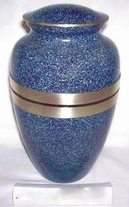 Urna Funeraria de Metal Premium Hecha a Mano, de Aluminio de Lujo con Acabado Azul Cielo Mate y Detalles Grabados de Hojas Negras. - Product Image 3