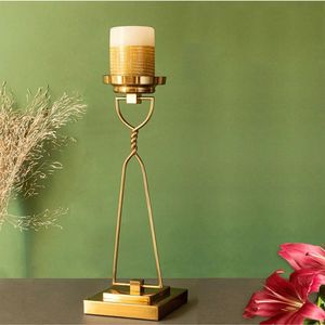 Bougeoirs en or, ajoutez du luxe à vos décorations de Noël avec nos magnifiques bougeoirs en provenance d'Inde - Product Image 1
