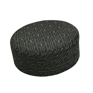 Chapeau de Kufi de prière islamique brodé Idrees de qualité supérieure Tailles de logo personnalisé Casquette ethnique en poly-coton pour un usage quotidien décontracté Expert - Product Image 5