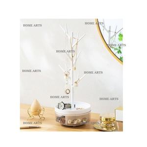 Ensemble de 4 présentoirs de bijoux de différents designs, présentoir d'anneau d'oreille en métal de couleur or fait à la main par Home Arts - Product Image 5