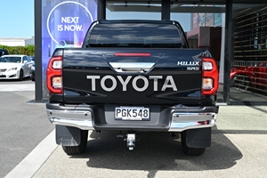 FIRST OWNER 2022 TOYOTA HILUX SR5 DOUBLE CAB 2.8 DIESEL TURBO 4WD RHD RIGHT HAND <b>DRIVE</b> - Product Image 3