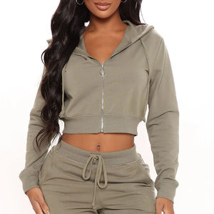 Sweat-shirt à capuche pour femme en coton éponge à manches longues avec logo personnalisé, haut court uni, style streetwear décontracté de haute qualité - Product Image 1