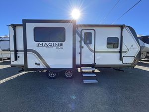 Venta al por Mayor de Autocaravanas Usadas Grand Design RVs Imagine XLS 22RBE 2025, Remolque de Viaje Ligero de Acero Inoxidable con Capacidad para 4 Personas - Product Image 2